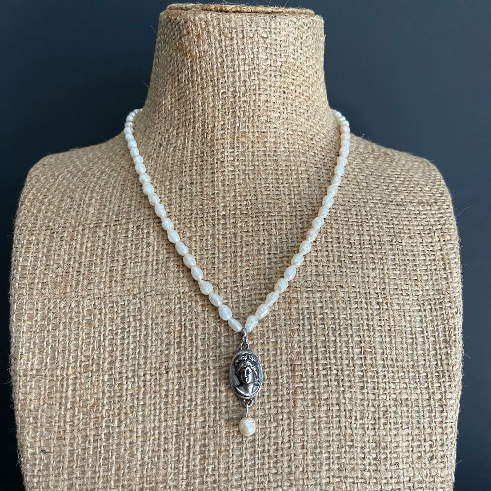 Yosca genuine freshwater Pearl Necklace.